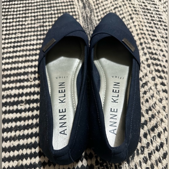 Anne Klein flats - Picture 2 of 2